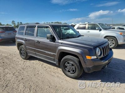 Czwarte zdjęcie samochodu z boku: 2017 JEEP PATRIOT SPORT VIN:1C4NJPBB3HD202877 - miniatura