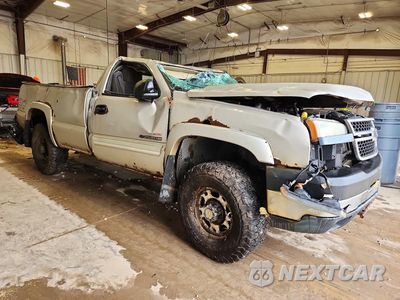 Czwarte zdjęcie samochodu z boku: 2006 CHEVROLET SILVERADO K2500 HEAVY DUTY VIN:1GCHK24286E120774 - miniatura