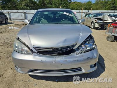 Piąte zdjęcie samochodu w środku: 2005 TOYOTA CAMRY XLE V6 VIN:4T1BF30K45U618198 - miniatura