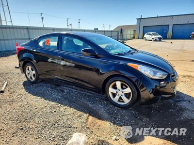 Czwarte zdjęcie samochodu z boku: 2013 HYUNDAI ELANTRA GLS VIN:5NPDH4AE2DH382858 - miniatura