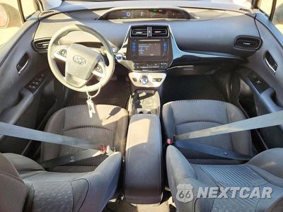 Zdjęcie 8 z 12 samochodu: 2016 TOYOTA PRIUS TWO VIN:JTDKBRFUXG3502475 - miniatura