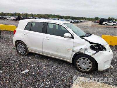 Czwarte zdjęcie samochodu z boku: 2012 SCION XD BASE VIN:JTKKU4B44C1016925 - miniatura