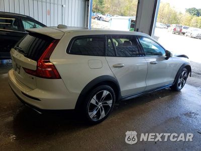 Trzecie zdjęcie samochodu z tyłu: 2020 VOLVO V60 CROSS COUNTRY T5 MOMENTUM VIN:YV4102WKXL1038372 - miniatura