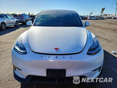 Piąte zdjęcie samochodu w środku: 2023 TESLA MODEL Y VIN:7SAYGDEE0PA137770 - miniatura