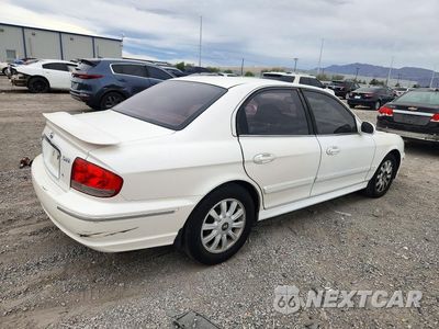 Trzecie zdjęcie samochodu z tyłu: 2004 HYUNDAI SONATA GLS VIN:KMHWF35H54A029305 - miniatura