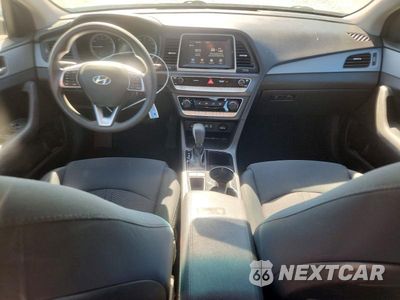 Zdjęcie 8 z 13 samochodu: 2019 HYUNDAI SONATA SE VIN:5NPE24AF8KH803123 - miniatura