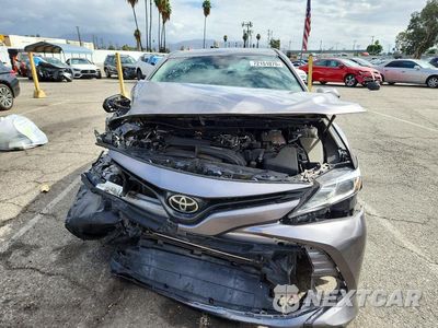 Piąte zdjęcie samochodu w środku: 2020 TOYOTA CAMRY LE VIN:4T1C11AKXLU991538 - miniatura