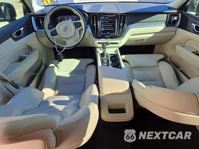 Zdjęcie 8 z 13 samochodu: 2019 VOLVO XC60 T5 VIN:LYV102RKXKB215248 - miniatura