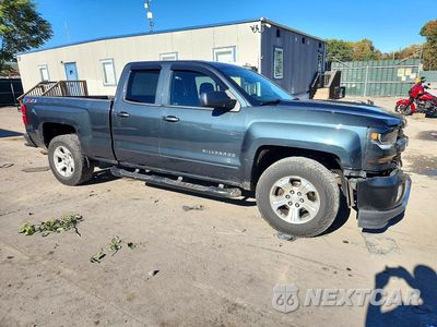Czwarte zdjęcie samochodu z boku: 2018 CHEVROLET SILVERADO K1500 LT VIN:1GCVKREC1JZ221076 - miniatura