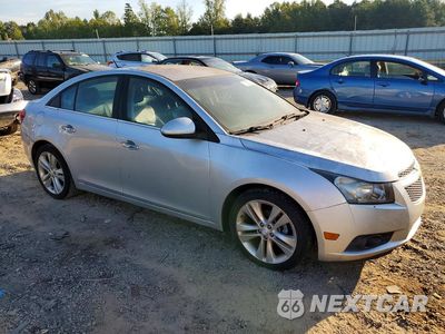 Czwarte zdjęcie samochodu z boku: 2013 CHEVROLET CRUZE LTZ VIN:1G1PG5SB8D7105719 - miniatura