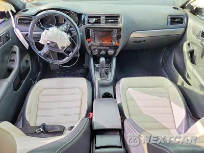 Zdjęcie 8 z 12 samochodu: 2017 VOLKSWAGEN JETTA SPORT VIN:3VWD17AJ3HM306811 - miniatura