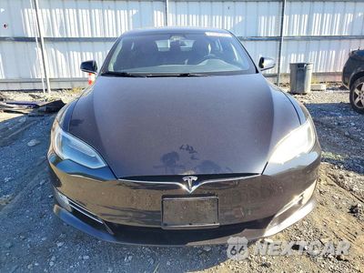 Piąte zdjęcie samochodu w środku: 2017 TESLA MODEL S VIN:5YJSA1E22HF187325 - miniatura