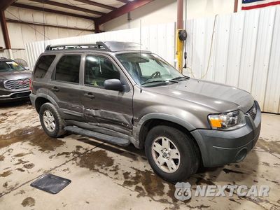 Czwarte zdjęcie samochodu z boku: 2005 FORD ESCAPE XLT VIN:1FMCU93155KC22647 - miniatura