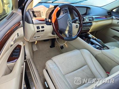 Zdjęcie 8 z 12 samochodu: 2013 LEXUS LS 460 VIN:JTHBL5EF6D5124050 - miniatura