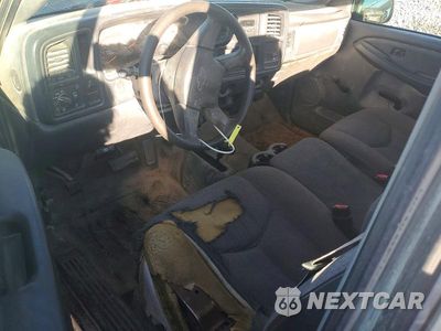Zdjęcie 8 z 12 samochodu: 2005 CHEVROLET SILVERADO K2500 HEAVY DUTY VIN:1GCHK24U95E264916 - miniatura
