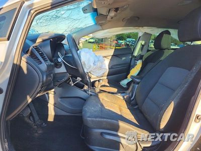 Zdjęcie 7 z 13 samochodu: 2015 KIA FORTE LX VIN:KNAFX4A67F5343591 - miniatura