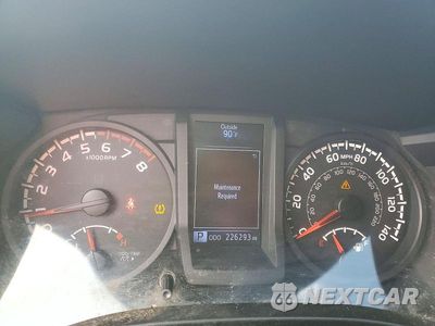 Zdjęcie 9 z 12 samochodu: 2018 TOYOTA TACOMA SR VIN:5TFAX5GN1JX113270 - miniatura
