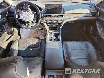 Zdjęcie 8 z 12 samochodu: 2018 HONDA ACCORD TOURING VIN:1HGCV2F96JA029628 - miniatura