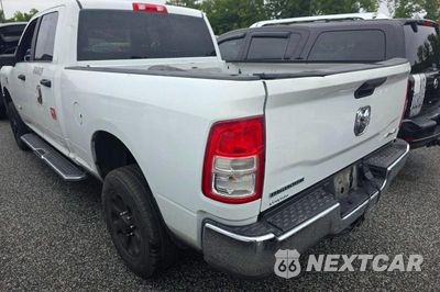Trzecie zdjęcie samochodu z tyłu: 2024 RAM 2500 BIG HORN VIN:3C6UR5DL2RG100898 - miniatura