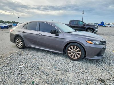 Czwarte zdjęcie samochodu z boku: 2018 TOYOTA CAMRY LE VIN:4T1B11HK8JU651979 - miniatura