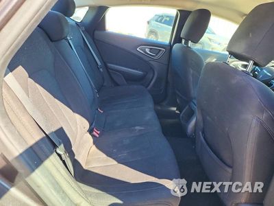 Zdjęcie 10 z 12 samochodu: 2015 CHRYSLER 200 LIMITED VIN:1C3CCCAB5FN649931 - miniatura