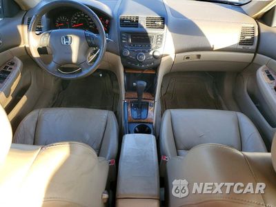 Zdjęcie 8 z 12 samochodu: 2003 HONDA ACCORD EX VIN:1HGCM56673A053322 - miniatura