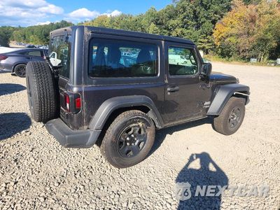 Trzecie zdjęcie samochodu z tyłu: 2021 JEEP WRANGLER SPORT VIN:1C4HJXAG6MW541836 - miniatura