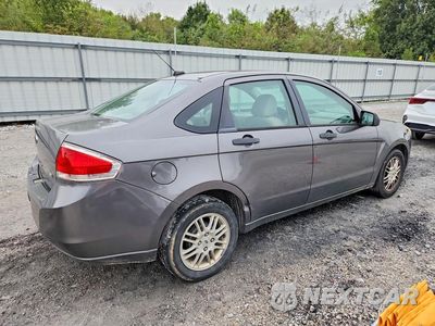 Trzecie zdjęcie samochodu z tyłu: 2010 FORD FOCUS SE VIN:1FAHP3FN7AW120885 - miniatura