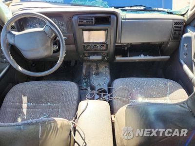 Zdjęcie 8 z 14 samochodu: 2001 JEEP CHEROKEE SPORT VIN:1J4FF48S01L593066 - miniatura