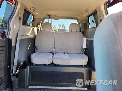 Zdjęcie 10 z 13 samochodu: 2017 TOYOTA SIENNA LE VIN:5TDKZ3DC1HS827177 - miniatura