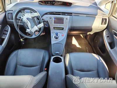 Zdjęcie 8 z 13 samochodu: 2014 TOYOTA PRIUS FOUR VIN:JTDKN3DU7E0359569 - miniatura