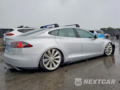Trzecie zdjęcie samochodu z tyłu: 2013 TESLA MODEL S VIN:5YJSA1CN4DFP04115 - miniatura