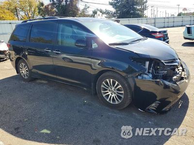 Czwarte zdjęcie samochodu z boku: 2020 TOYOTA SIENNA XLE 8-PASSENGER VIN:5TDYZ3DC8LS077506 - miniatura