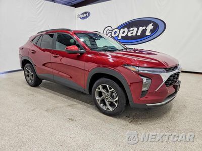 Czwarte zdjęcie samochodu z boku: 2025 CHEVROLET TRAX 1LT VIN:KL77LHEP6SC244048 - miniatura