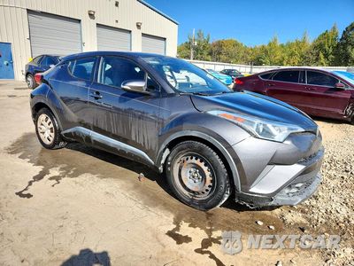 Czwarte zdjęcie samochodu z boku: 2019 TOYOTA C-HR LE VIN:NMTKHMBX9KR078424 - miniatura