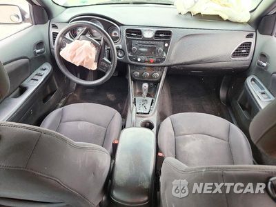 Zdjęcie 8 z 13 samochodu: 2014 CHRYSLER 200 LX VIN:1C3CCBAB3EN212017 - miniatura