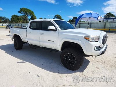 Czwarte zdjęcie samochodu z boku: 2017 TOYOTA TACOMA SR5 V6 VIN:5TFBZ5DNXHX002519 - miniatura