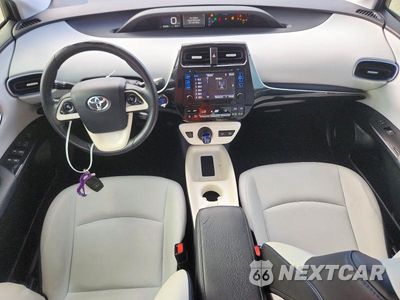 Zdjęcie 8 z 12 samochodu: 2018 TOYOTA PRIUS THREE TOURING VIN:JTDKARFU2J3548635 - miniatura
