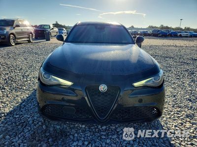 Piąte zdjęcie samochodu w środku: 2020 ALFA ROMEO GIULIA VIN:ZARFAMAN7L7632312 - miniatura