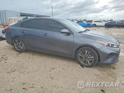 Czwarte zdjęcie samochodu z boku: 2023 KIA FORTE LXS VIN:3KPF24AD9PE581156 - miniatura