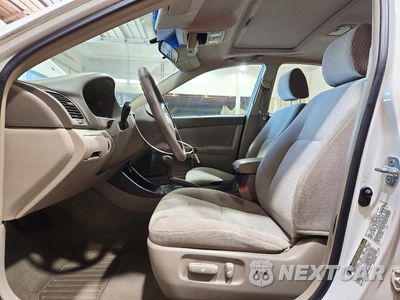 Zdjęcie 7 z 12 samochodu: 2004 TOYOTA CAMRY LE VIN:4T1BE32K24U294053 - miniatura
