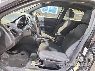 Zdjęcie 7 z 12 samochodu: 2014 CHRYSLER 200 LX VIN:1C3CCBABXEN230952 - miniatura