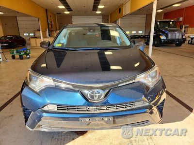 Piąte zdjęcie samochodu w środku: 2018 TOYOTA RAV4 LE VIN:JTMBFREV4JJ236436 - miniatura