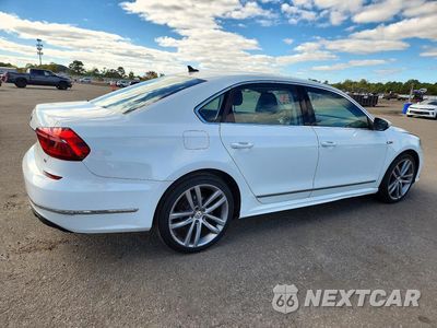 Trzecie zdjęcie samochodu z tyłu: 2017 VOLKSWAGEN PASSAT VIN:1VWDT7A33HC015559 - miniatura