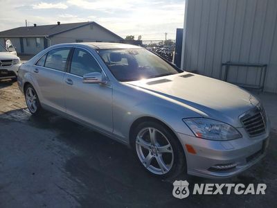 Czwarte zdjęcie samochodu z boku: 2013 MERCEDES-BENZ S 550 4MATIC VIN:WDDNG9EB9DA510286 - miniatura