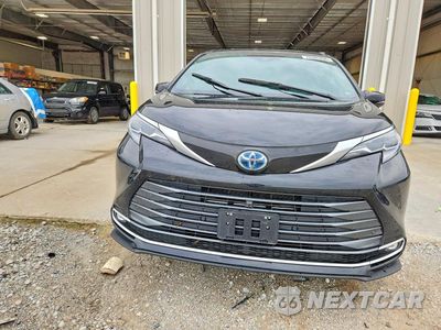 Piąte zdjęcie samochodu w środku: 2025 TOYOTA SIENNA PLATINUM 7-PASSENGER VIN:5TDESKFC8SS225098 - miniatura