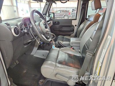 Zdjęcie 7 z 13 samochodu: 2010 JEEP WRANGLER UNLIMITED SAHARA VIN:1J4HA5H11AL221028 - miniatura