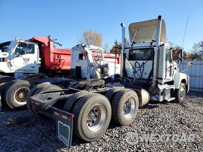 Trzecie zdjęcie samochodu z tyłu: 2026 MACK PINNACLE SEMI TRUCK VIN:1M1PN4GY0TM019776 - miniatura