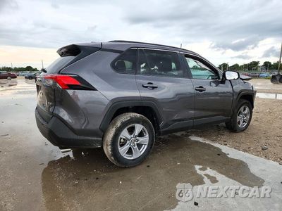 Trzecie zdjęcie samochodu z tyłu: 2022 TOYOTA RAV4 XLE VIN:2T3W1RFVXNC182096 - miniatura