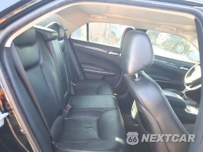 Zdjęcie 10 z 12 samochodu: 2019 CHRYSLER 300 TOURING VIN:2C3CCAAG4KH715663 - miniatura